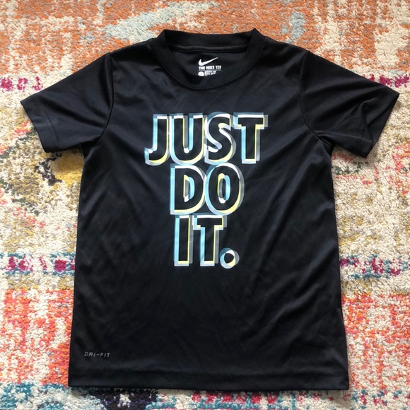 Nike shirt - Picture 1 of 3